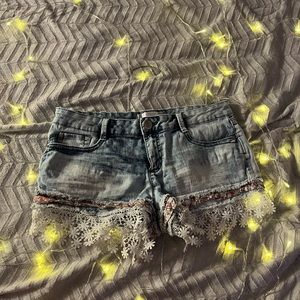 No boundaries boho Jean shorts :)